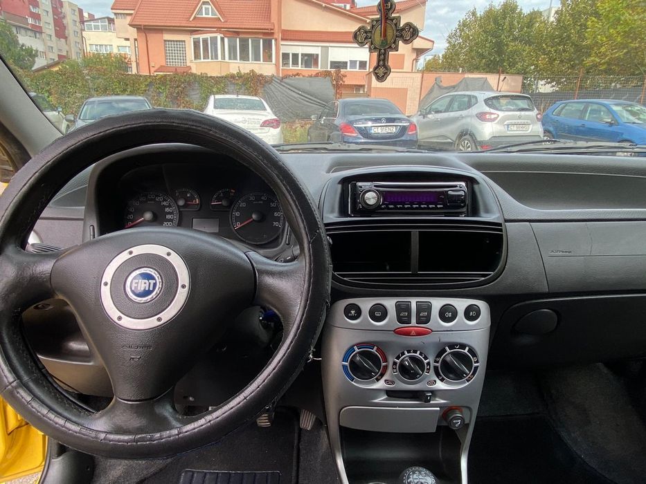 Okazie Fiat punto Facelift Economic An 2006 /1.3 benzină 
. An fabric