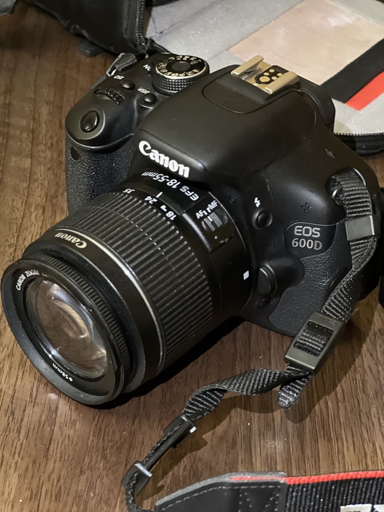 Цифровой фотоаппарат Canon EOS 600D