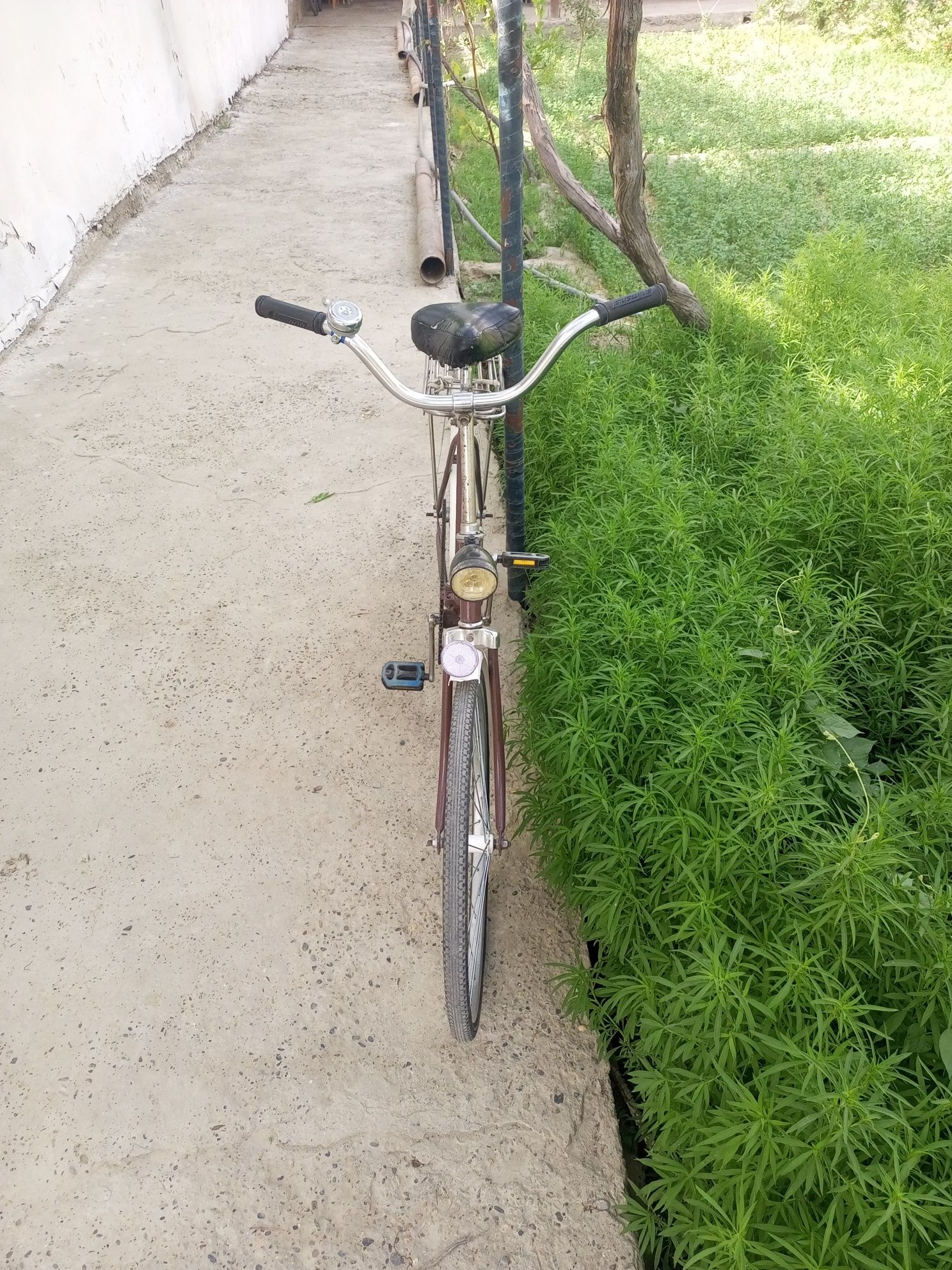 Rasiski velosiped sotiladi