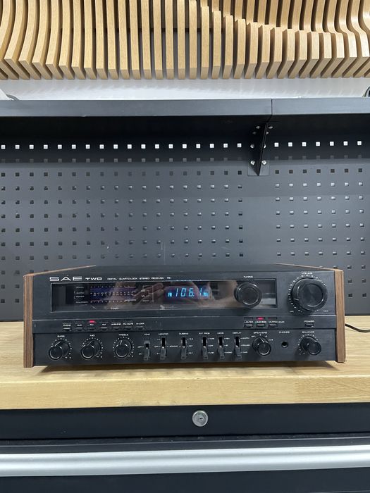 SAE TWO R6 amplificator vintage cu radio