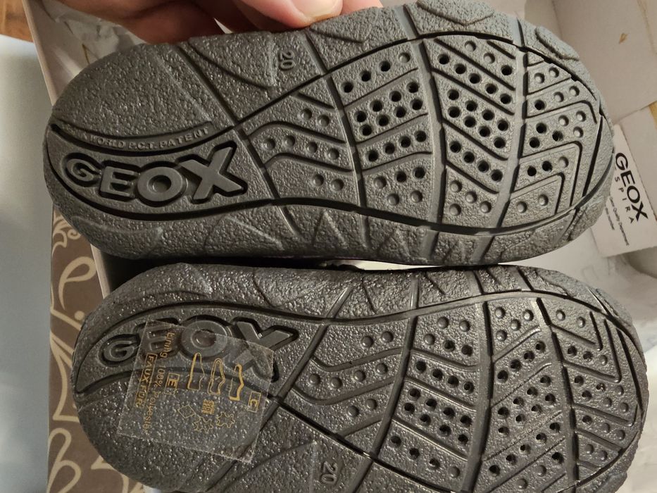 Нови ботуши Geox   за момиче 20 номер