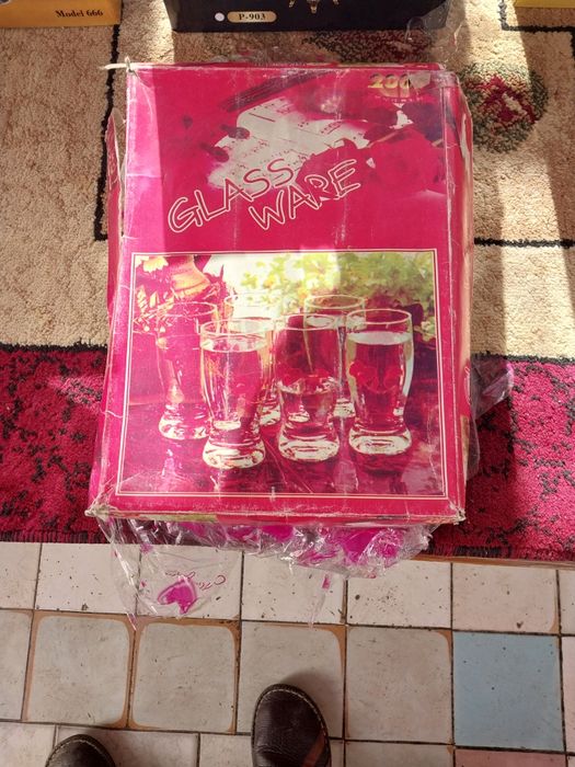 Вазы и бокал новые. Хрустальная  большая.