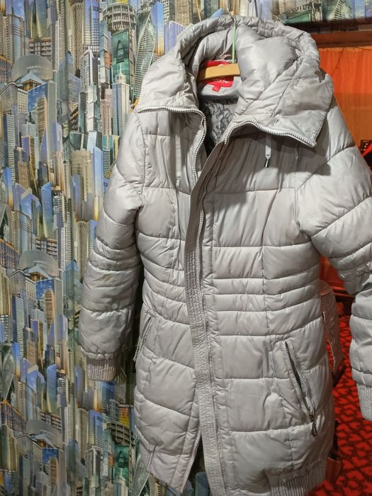 Продам женскую куртку тёплую размер 48