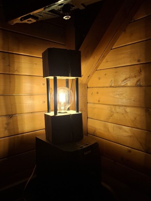 Lampa din lemn handmade