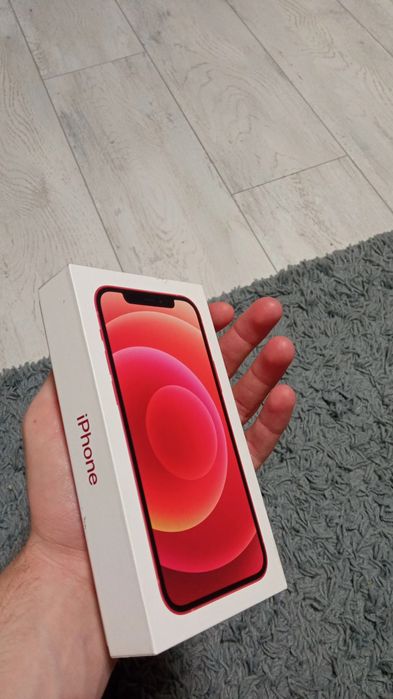iPhone 12 Червен