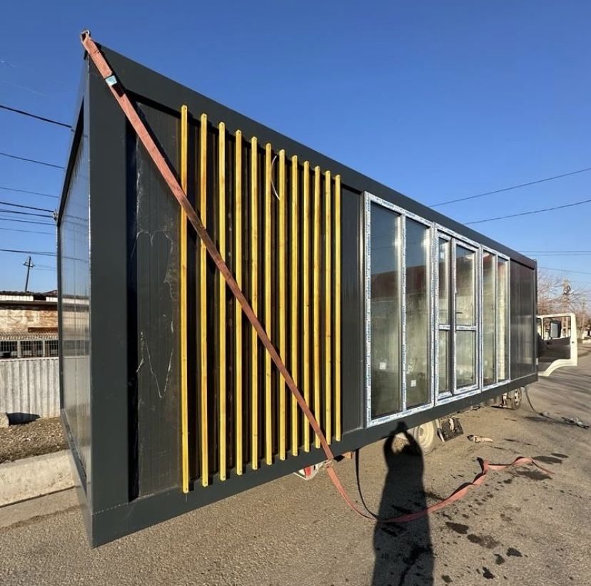 Container modular gri-antracit cu vitrină