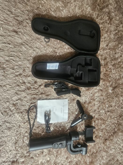 Gimbal Stabilizer pentru telefon și video.