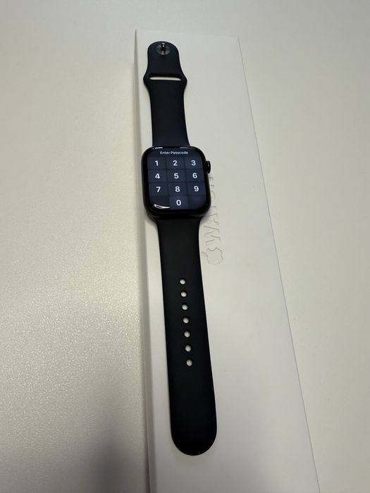 Apple Watch Seria 8 45mm Cellular - 999 lei