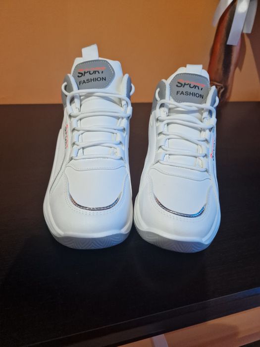 Adidas SPORT FASHION mărimea 42 noi