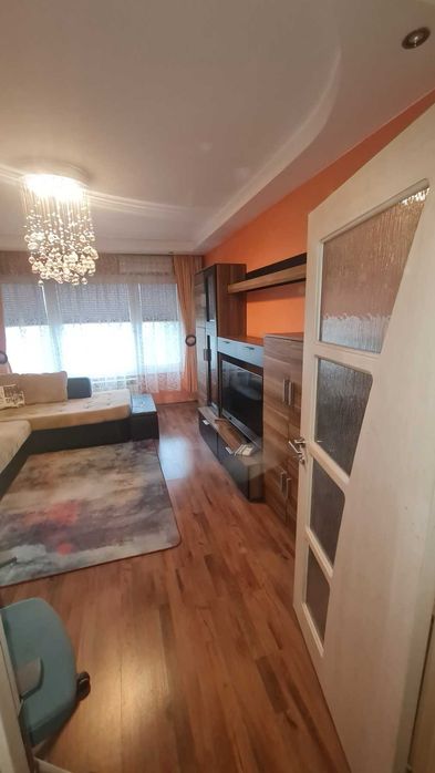 Продава тристаен апартамент кв.Слатина  80кв.м