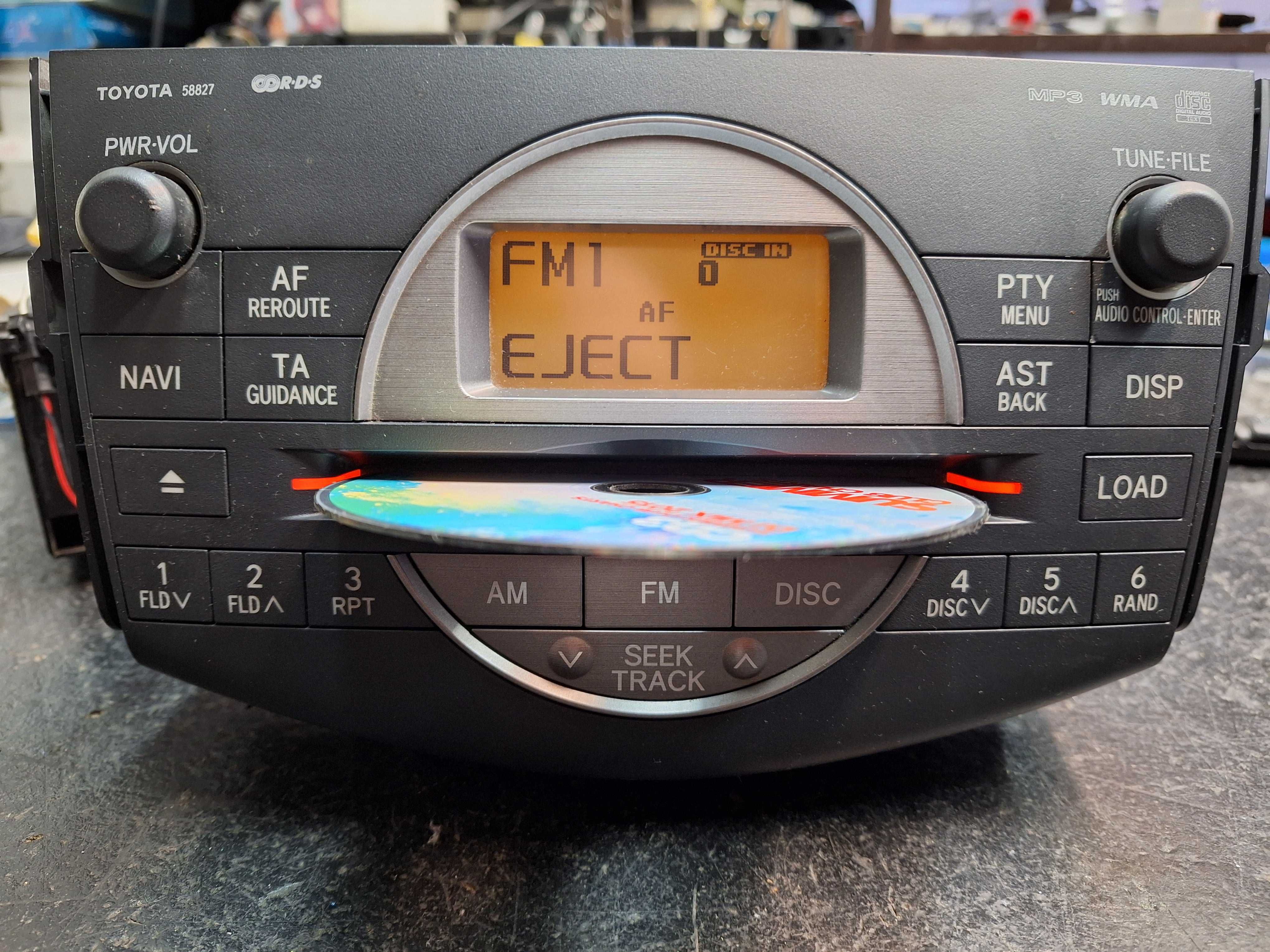авторадио CD MP3 за TOYOTA RAV4 CQ-TT3571A в перфектно състояние