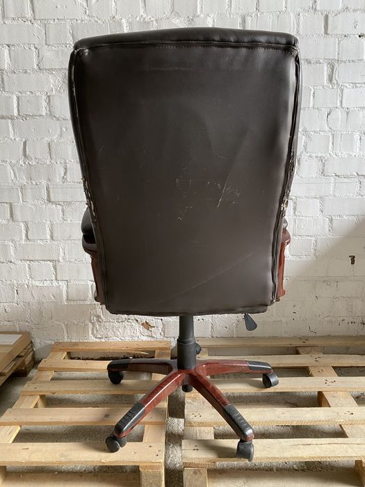 Scaun birou directorial piele maro insertii mahon
