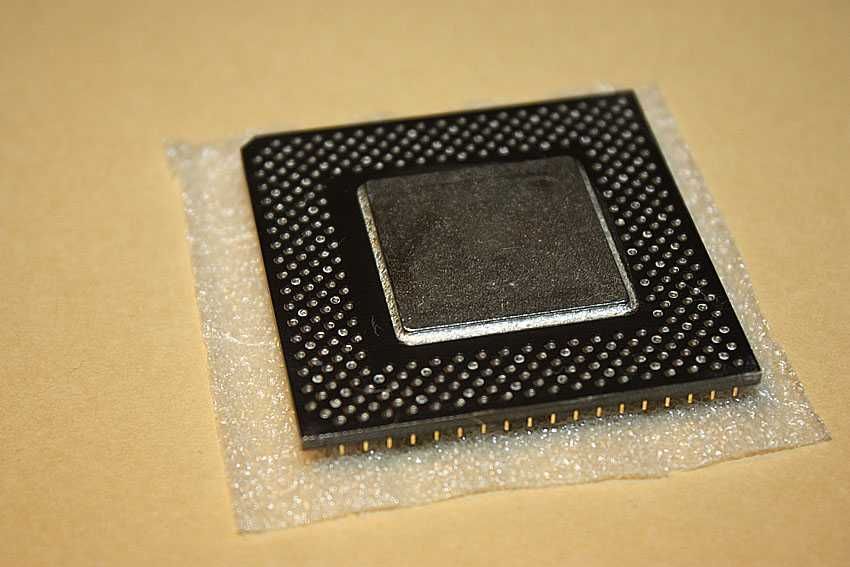 Intel Celeron 433 MHz - Socket 370 / an 1999 (procesor retro PC)