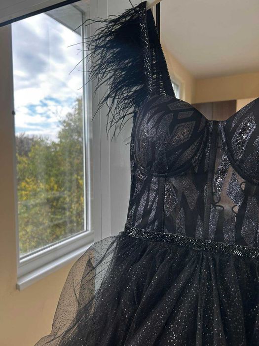 Черна блестяща принцеска бална рокля