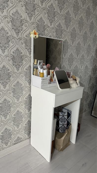 Столик, боянатын үстел, зеркало