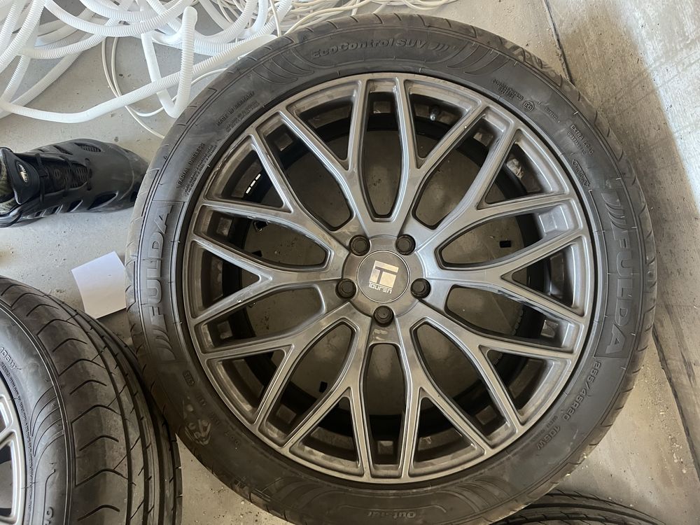 Гуми Fulda 255/45 R20 НОВИ с джанти 20*