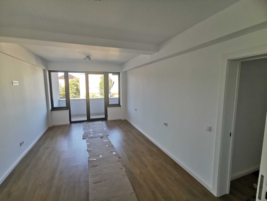 Inchiriez Apartament (Birouri)