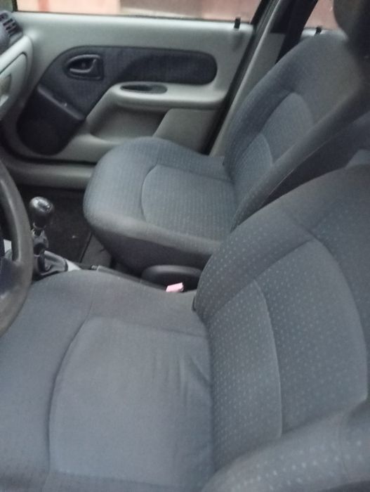 Vand renault clio benzina.