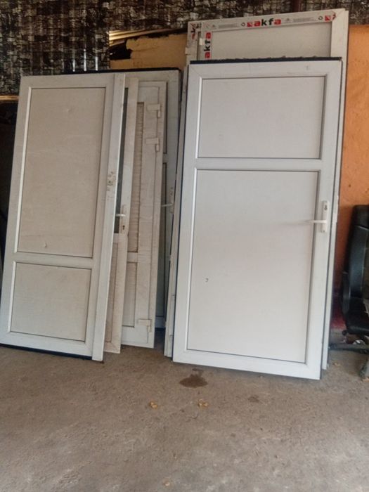 Пластик дверь хорошее состояние