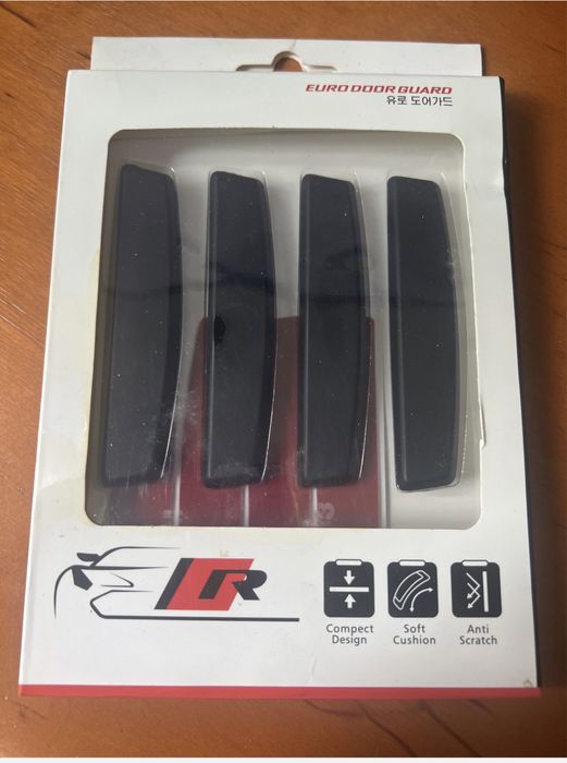 Защитные противоударные накладки на края двери автомобиля