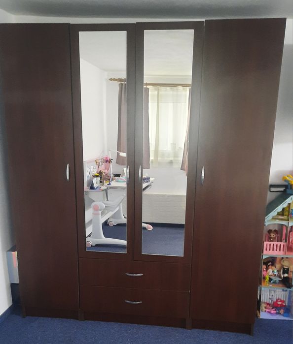 Dulap Nefmob cu 4 uși ,2 sertarele plus 2 oglinzi .  Dimensiuni 200 /