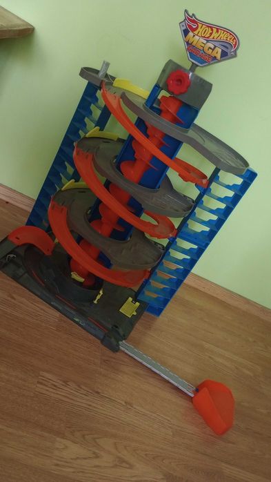 Se vând următoarele jucării.