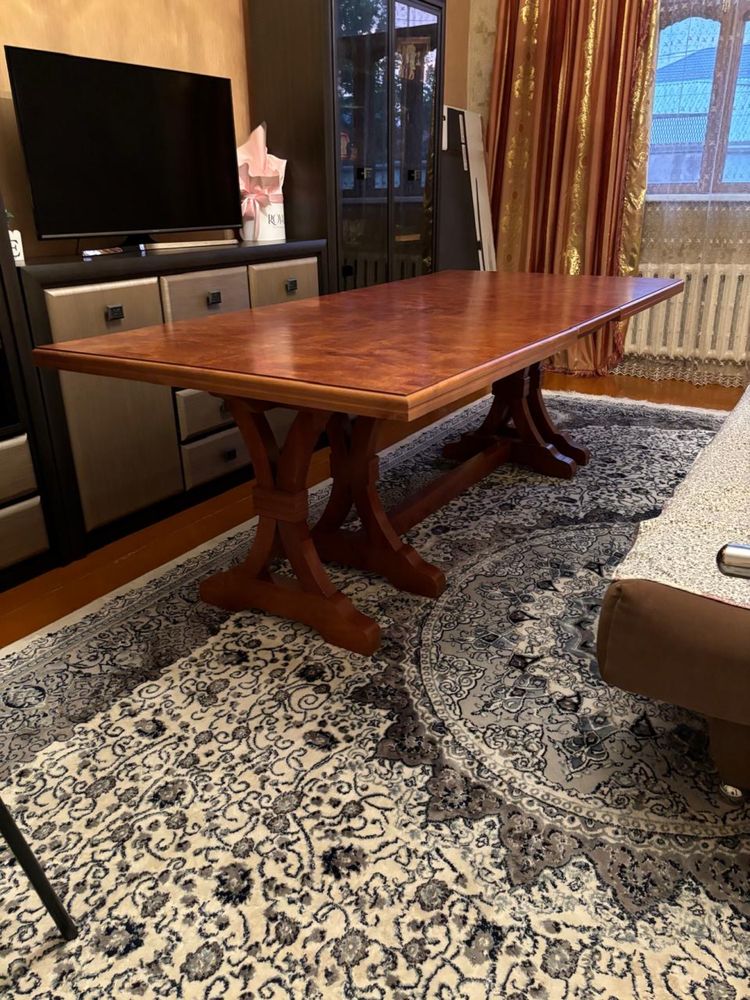 Отличный стол для гостиной