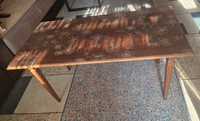Продам деревянный журнальный стол