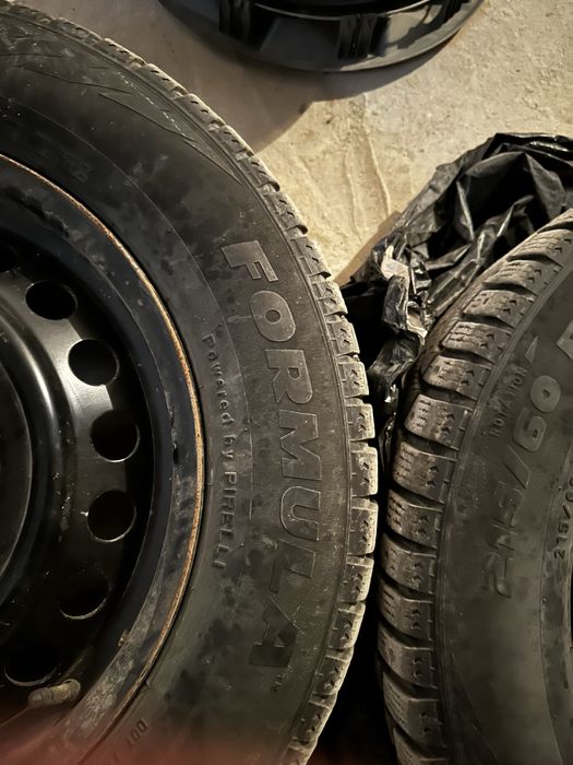 Продам шиповонные шины с дисками r16 Pirelli Formula Ice
