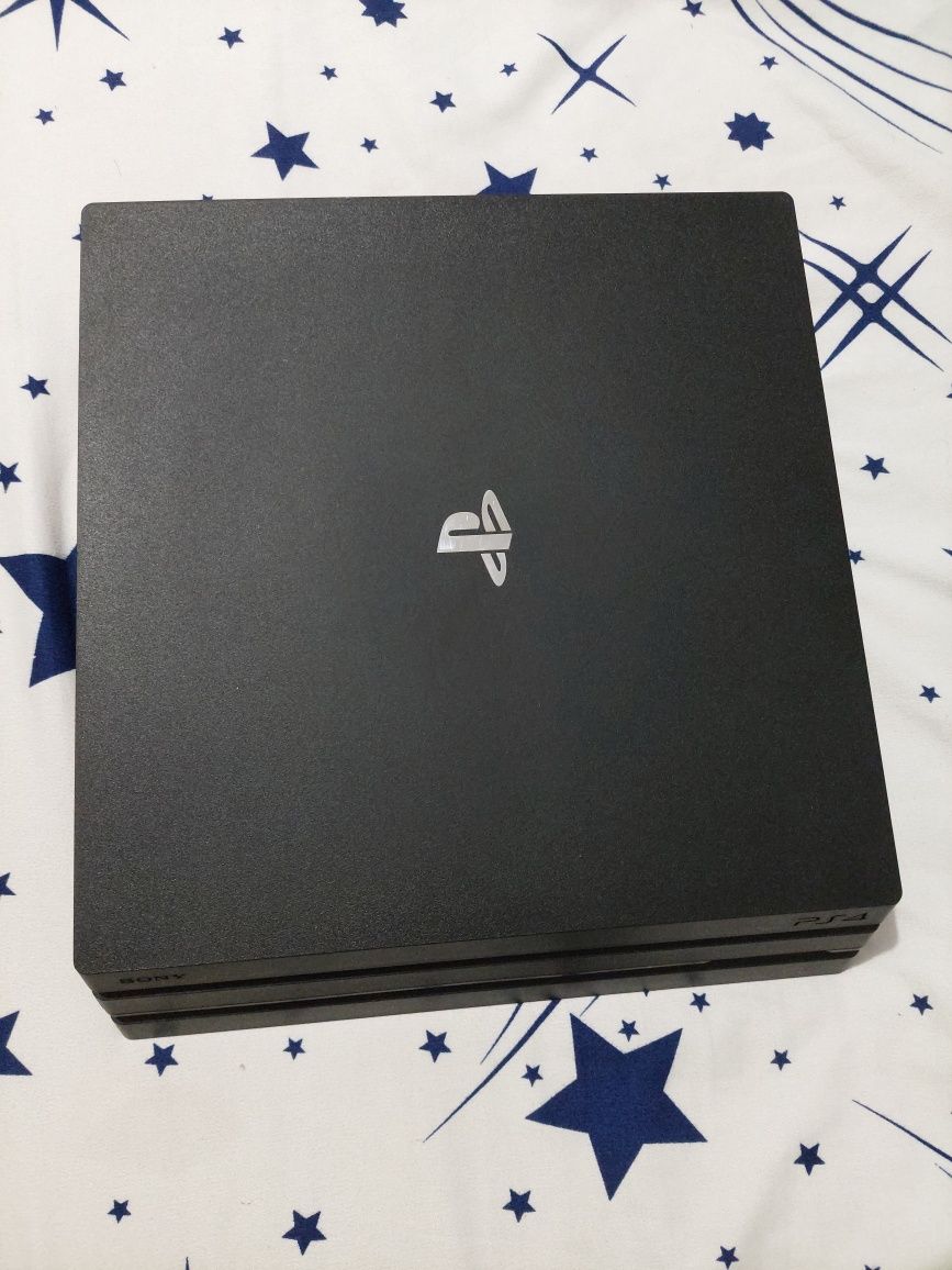 Vând ps4 pro 1T stocare