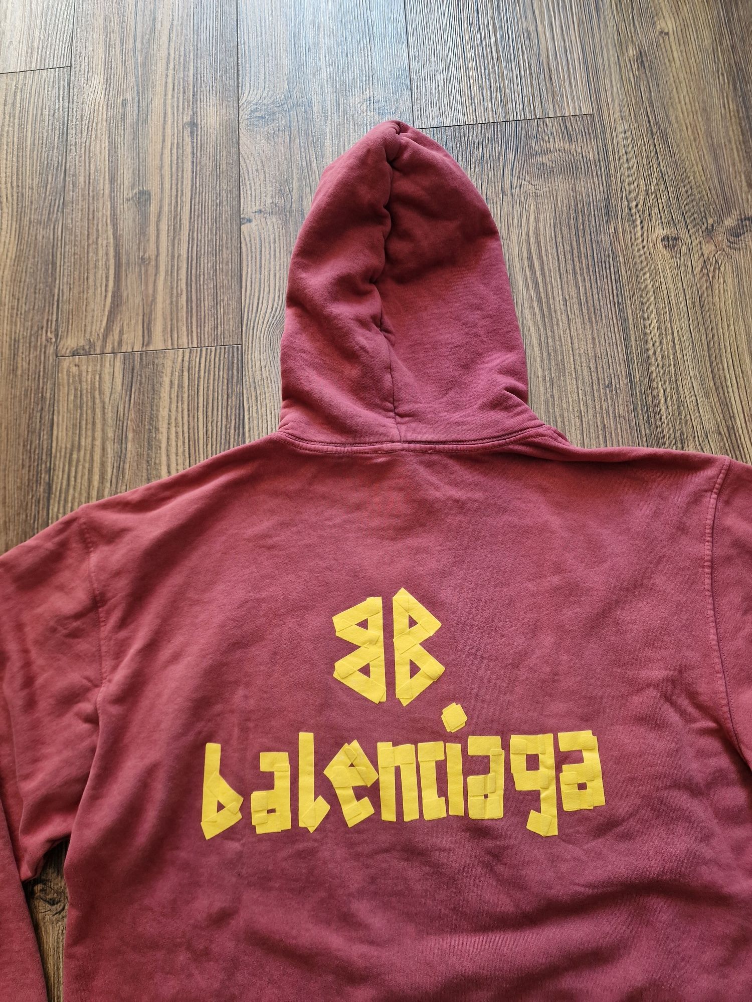 Страхотен мъжки суитчър BALENCIAGA размер M L XL 2XL 3XL 



Страхот