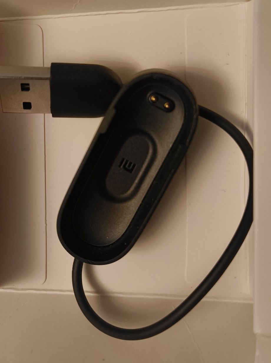 Смарт часовник/гривна Mi Smart Band 4