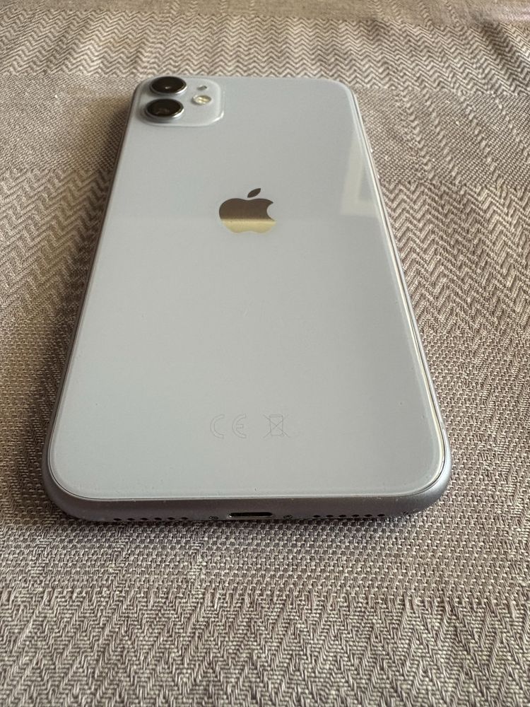 Продавам Iphone 11
