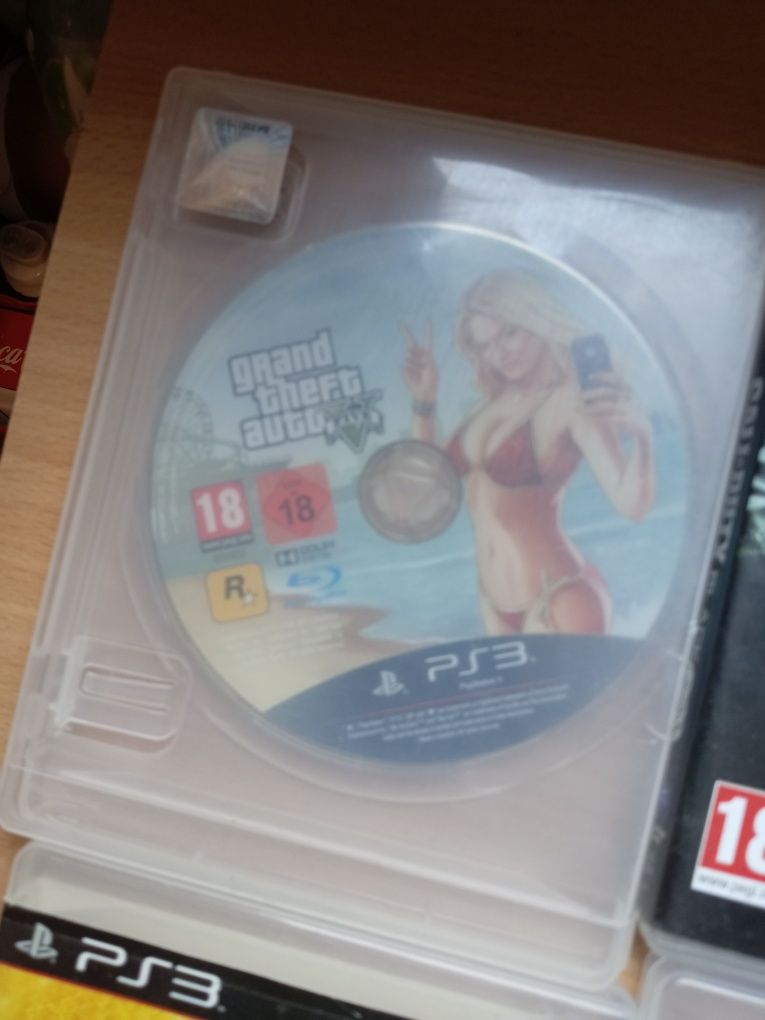 Здравейте продавам плейстейшуън с 8 играчи н 3 с