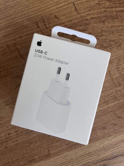 Продавам чисто ново и неразпечатано оригинално зарядно