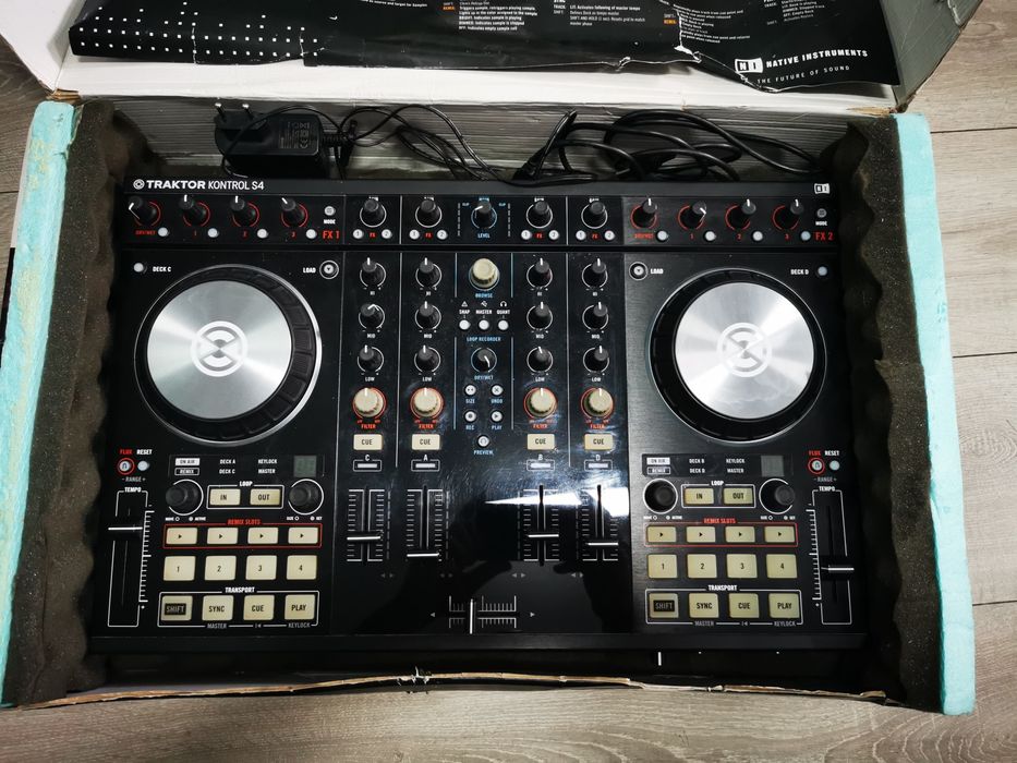 Traktor Kontrol S4 MKII
