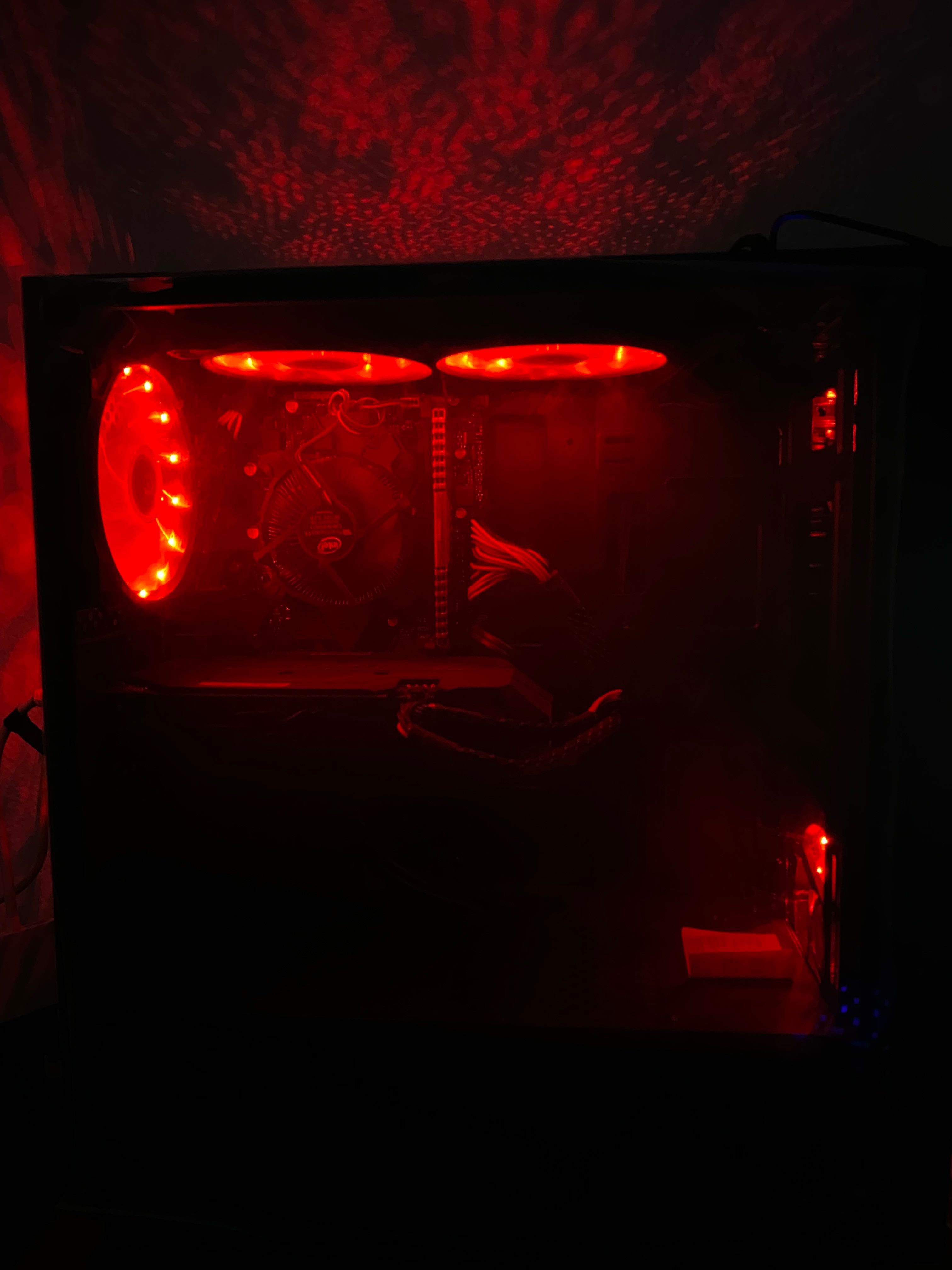 Vând PC Gaming în stare bună