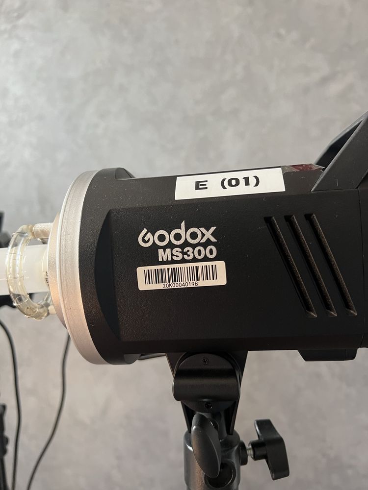 Вспышка импульсная студийная Godox MS300