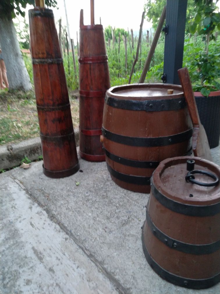 Продавам антикварен етнографски дървен лот 4-ри части
