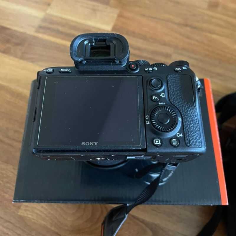 Фотоаппарат Sony A7 III + 28-70 Kit (ILCE-7M3K) в идеальном состоянии