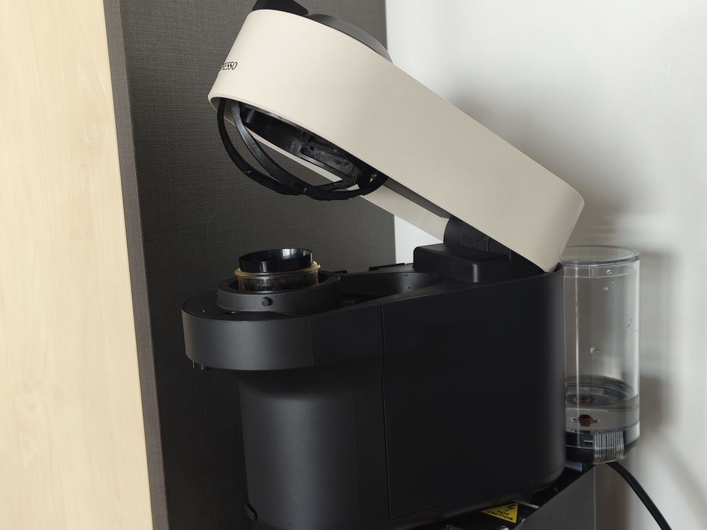 Продавам кафемашина Nespresso с капсули
