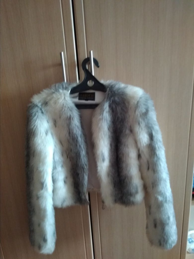 Меховая шубка из искусственного меха
