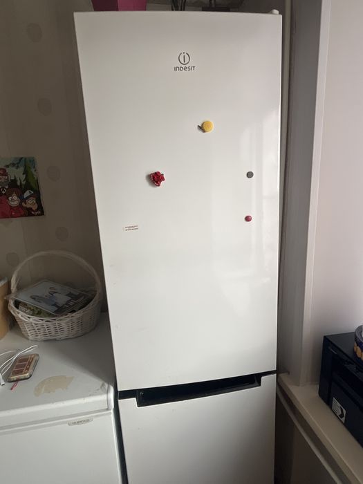 Продам холодильник