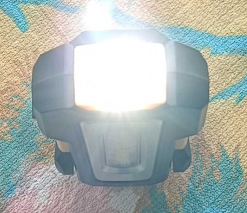 LED лампа с магнитна въртяща стойка или фенерче с гъвкаво рамо. Нови.