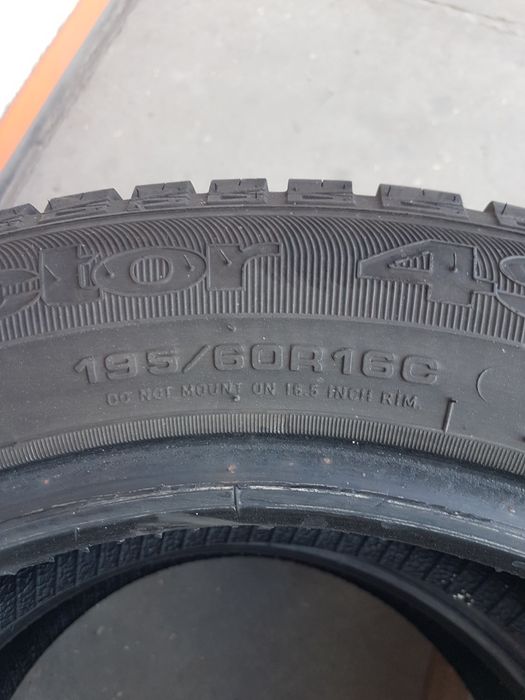 Всесезони гуми 2 броя GOODYEAR Vector4Seasons 195 60 R16 C дот 4418
