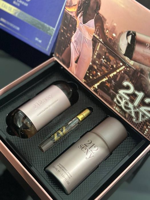 Carolina Herrera gift parfume set.