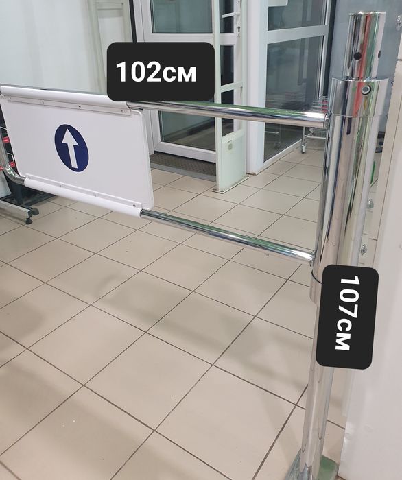 Срочно продам ворота-флажок. Механические самовозвратные. В отличном с