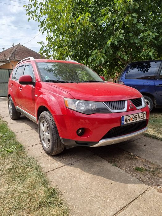 Vând Mitsubishi Outlander