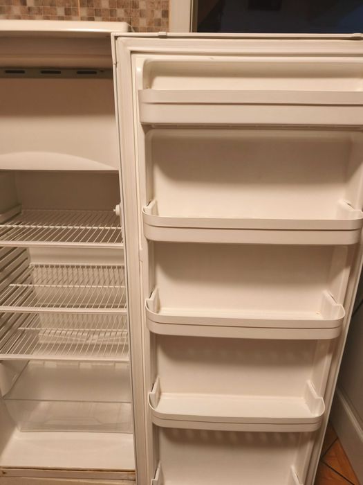 Frigider Arctic . Aparate Frigorifice