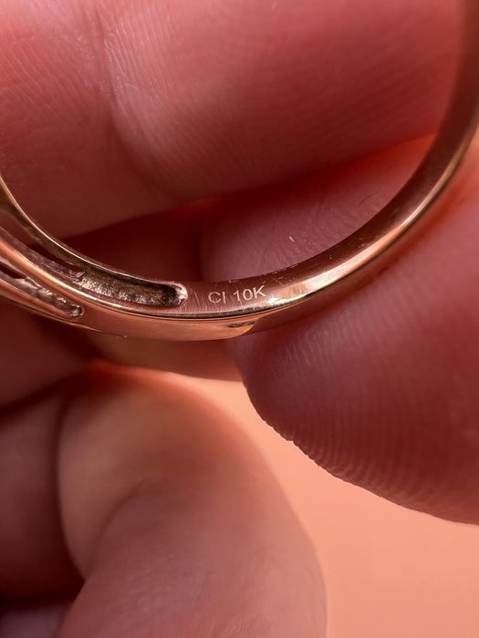 Продам золотое кольцо.